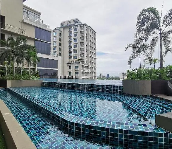 48 Sqm Loft With High Ceilings And City Views